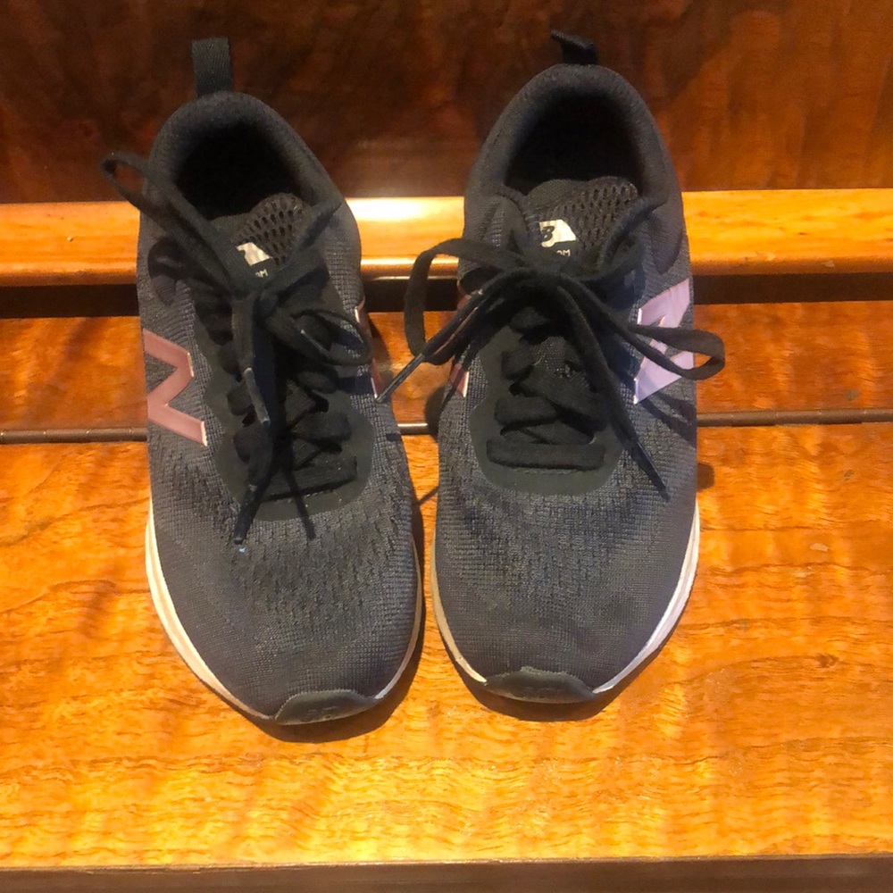New Balance (black and rosé gold) size:1 girls